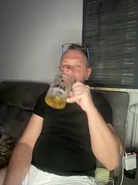 Snapshot of niezlomny75 chatting on 09/17/25, 07:26 niezlomny75 online show from 09/17/25, 07:26