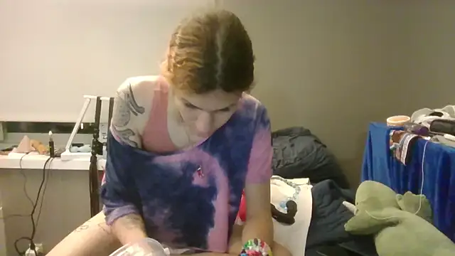 Snapshot of cuddlyavenue chatting on 10/11/25, 01:05 cuddlyavenue online show from 10/11/25, 01:05