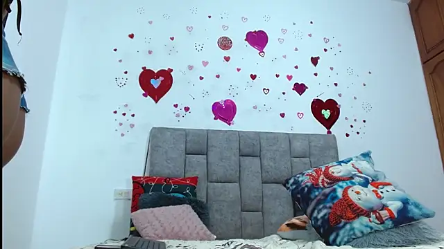 Snapshot of ebony_joness chatting on 12/14/25, 05:07 ebony joness online show from 12/14/25, 05:07