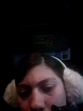 Snapshot of kloe_bss chatting on 09/15/25, 12:10 kloe bss online show from 09/15/25, 12:10