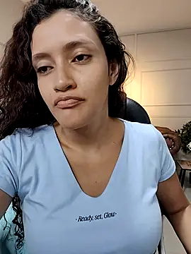 ArielBlossom    online show from 10/26/25, 11:16