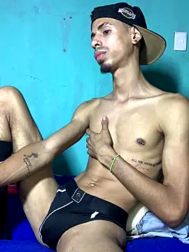 Snapshot of Alexx_1214 chatting on 10/08/25, 05:05 Alexx 1214 online show from 10/08/25, 05:05