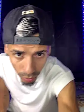 Snapshot of Alexx_1214 chatting on 10/09/25, 02:20 Alexx 1214 online show from 10/09/25, 02:20