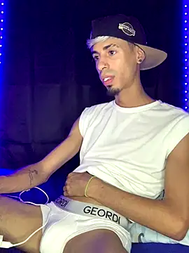 Snapshot of Alexx_1214 chatting on 10/09/25, 11:47 Alexx 1214 online show from 10/09/25, 11:47