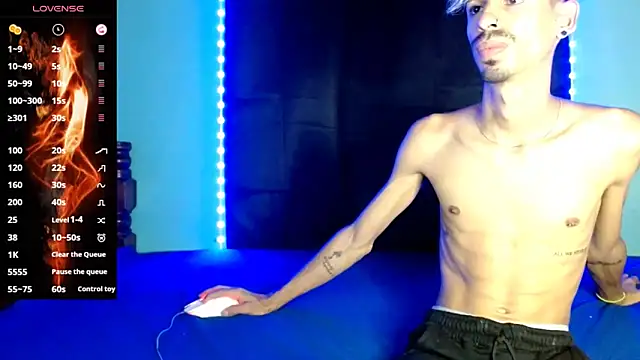 Snapshot of Alexx_1214 chatting on 11/16/25, 08:25 Alexx 1214 online show from 11/16/25, 08:25