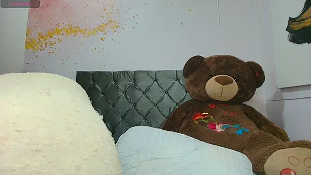 Snapshot of debora_ortiz chatting on 10/07/25, 01:19 debora ortiz online show from 10/07/25, 01:19