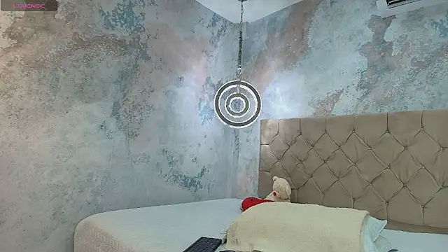 Snapshot of debora_ortiz chatting on 10/21/25, 01:34 debora ortiz online show from 10/21/25, 01:34