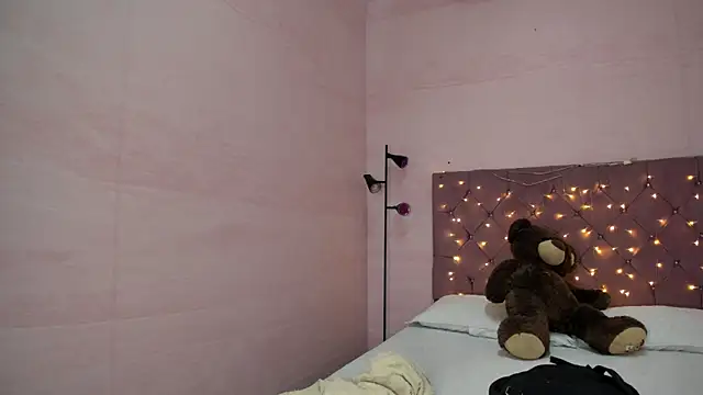 Snapshot of debora_ortiz chatting on 10/31/25, 01:23 debora ortiz online show from 10/31/25, 01:23