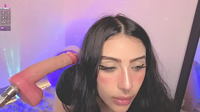 Snapshot of ashlynnlowe_ chatting on 11/15/25, 07:43 ashlynnlowe online show from 11/15/25, 07:43