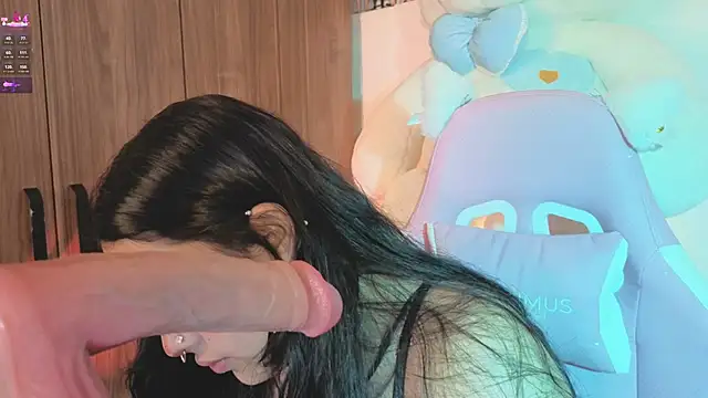 ashlynnlowe  online show from 06/05/26, 09:53