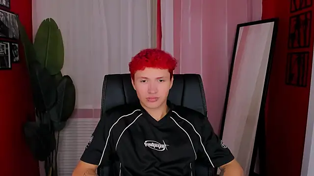 Snapshot of JonnyDarka chatting on 11/14/25, 04:55 JonnyDarka online show from 11/14/25, 04:55