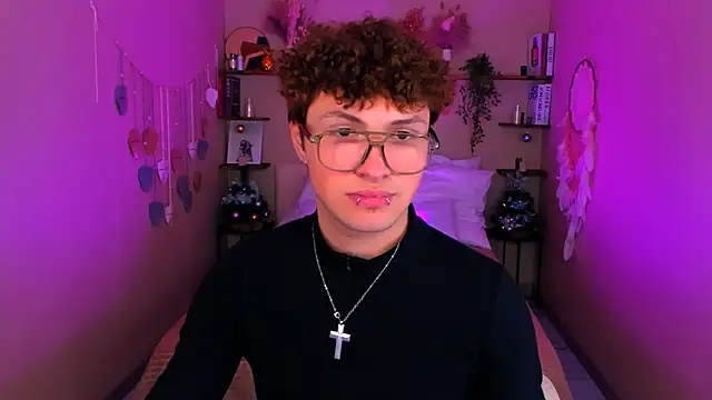 Snapshot of JonnyDarka chatting on 12/16/25, 04:12 JonnyDarka online show from 12/16/25, 04:12