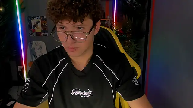 Snapshot of JonnyDarka chatting on 12/18/25, 03:40 JonnyDarka online show from 12/18/25, 03:40