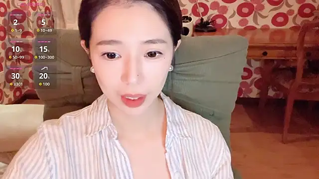 Snapshot of miss-lin chatting on 12/17/25, 02:12 miss-lin online show from 12/17/25, 02:12