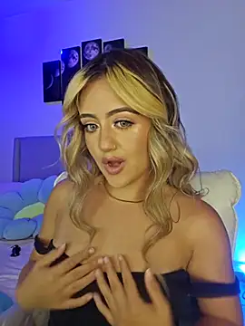 Snapshot of MaryMoon_ chatting on 09/22/25, 01:29 MaryMoon  online show from 09/22/25, 01:29