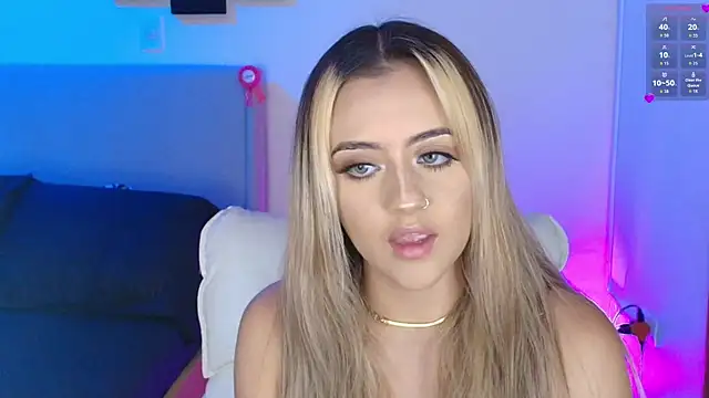 Snapshot of MaryMoon_ chatting on 10/05/25, 09:13 MaryMoon  online show from 10/05/25, 09:13