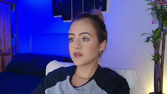 Snapshot of MaryMoon_ chatting on 10/08/25, 10:51 MaryMoon  online show from 10/08/25, 10:51