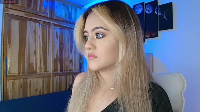 Snapshot of MaryMoon_ chatting on 10/12/25, 07:13 MaryMoon  online show from 10/12/25, 07:13