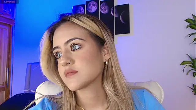 Snapshot of MaryMoon_ chatting on 10/18/25, 10:10 MaryMoon  online show from 10/18/25, 10:10