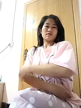 luy-xinh02 online show from 11/14/25, 02:16