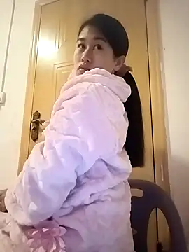 luy-xinh02 online show from 11/25/25, 01:33