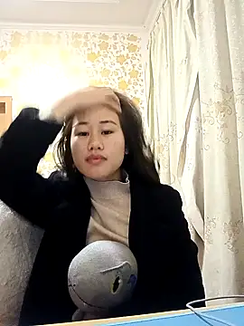 luy-xinh02 online show from 11/30/25, 10:19