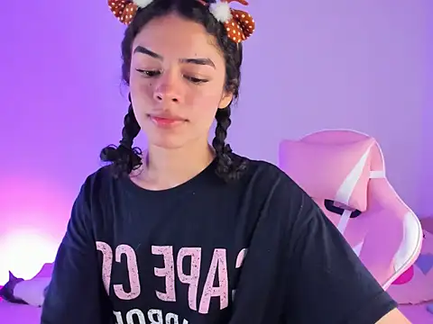 maddy parker   online show from 11/12/25, 09:03