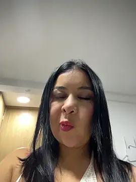 Snapshot of IrisDuvall chatting on 05/12/26, 01:25 IrisDuvall online show from 05/12/26, 01:25