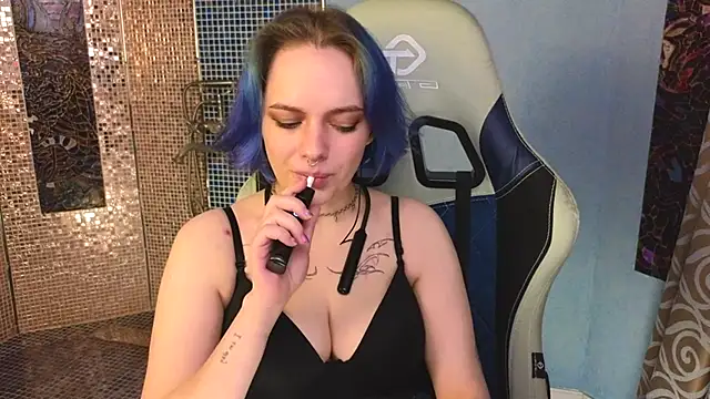 Snapshot of Eniferi chatting on 11/09/25, 03:43 Eniferi online show from 11/09/25, 03:43