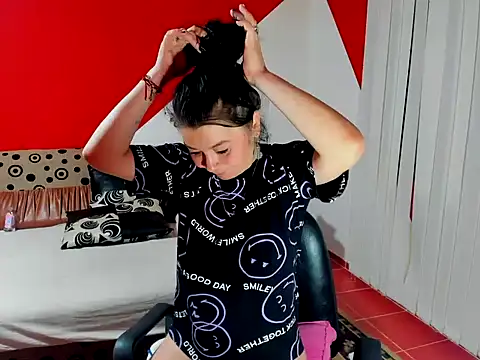 Snapshot of Soffy_Skye chatting on 11/07/25, 04:12 Soffy Skye online show from 11/07/25, 04:12