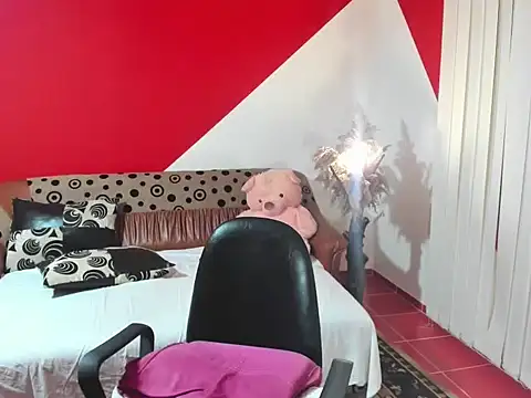 Snapshot of Soffy_Skye chatting on 11/28/25, 04:15 Soffy Skye online show from 11/28/25, 04:15