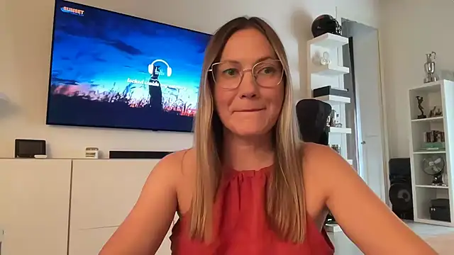 Feyoraa online show from 07/19/26, 04:00