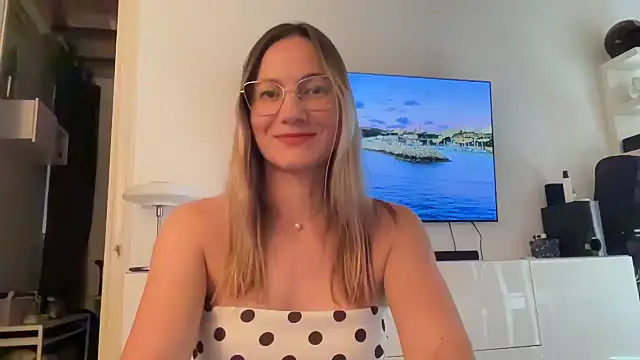Feyoraa online show from 07/21/26, 04:09