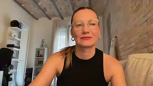 Feyoraa online show from 07/26/26, 04:25