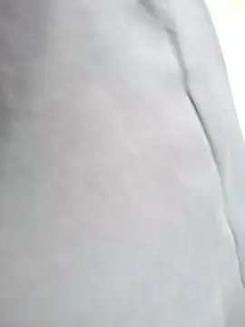 Snapshot of Lauraa-a chatting on 10/21/25, 11:27 Lauraa-a online show from 10/21/25, 11:27