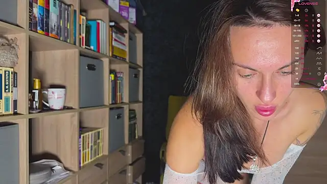 Snapshot of AzureEyes chatting on 09/20/25, 04:19 AzureEyes online show from 09/20/25, 04:19