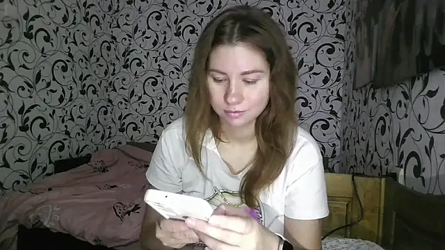 Snapshot of YourEmilie chatting on 09/19/25, 09:15 YourEmilie online show from 09/19/25, 09:15