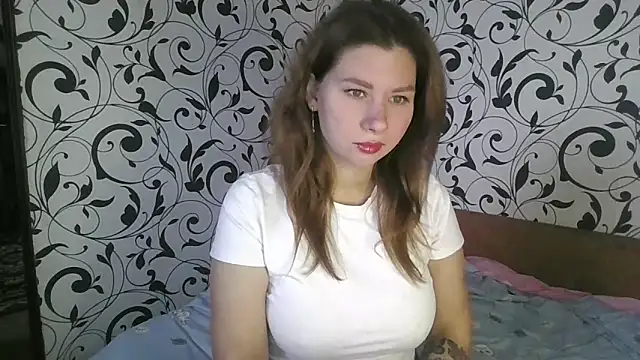 Snapshot of YourEmilie chatting on 10/21/25, 07:53 YourEmilie online show from 10/21/25, 07:53