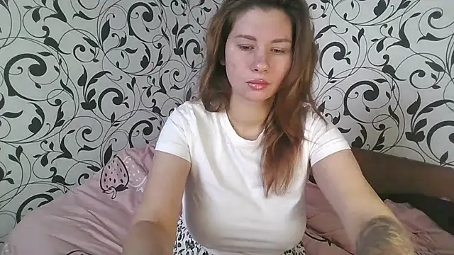 Snapshot of YourEmilie chatting on 10/29/25, 09:55 YourEmilie online show from 10/29/25, 09:55