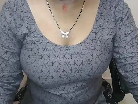 bold naina online show from 10/18/25, 03:42