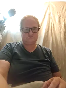 Snapshot of lindamarie_ chatting on 09/26/25, 05:39 lindamarie online show from 09/26/25, 05:39