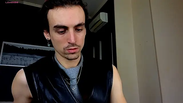OLIVER  MARTINEZ online show from 10/26/25, 08:15
