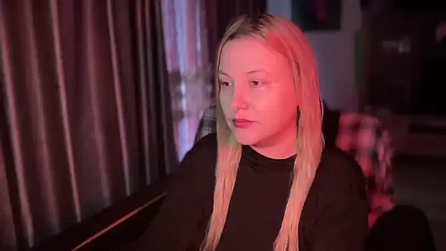 Snapshot of BikiHellena chatting on 11/02/25, 05:54 BikiHellena online show from 11/02/25, 05:54