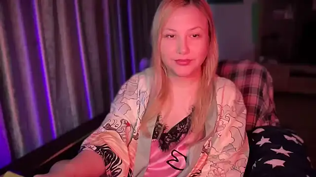 Snapshot of BikiHellena chatting on 11/07/25, 06:35 BikiHellena online show from 11/07/25, 06:35