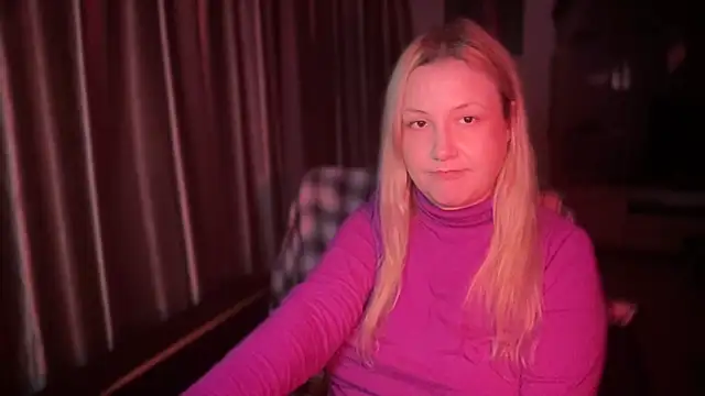 Snapshot of BikiHellena chatting on 11/26/25, 07:04 BikiHellena online show from 11/26/25, 07:04