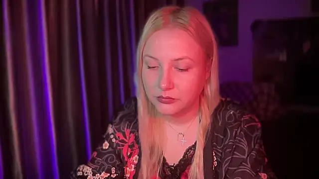 Snapshot of BikiHellena chatting on 12/15/25, 04:50 BikiHellena online show from 12/15/25, 04:50