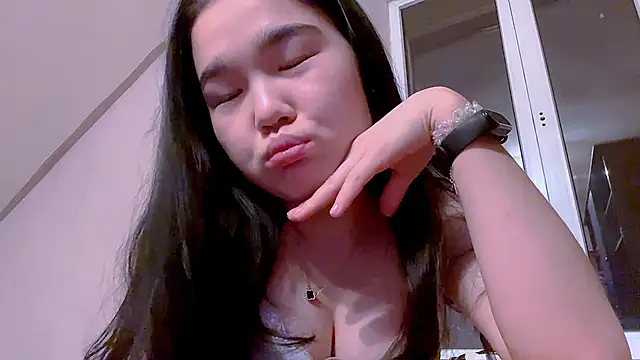 Snapshot of DonnaAllen chatting on 09/15/25, 05:24 DonnaAllen online show from 09/15/25, 05:24