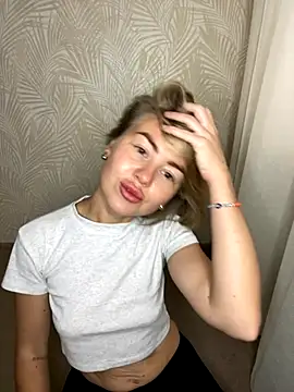 Snapshot of MartaLuna_ chatting on 09/27/25, 09:14 MartaLuna online show from 09/27/25, 09:14