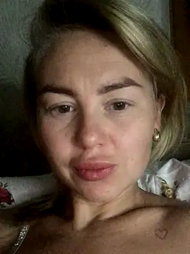 Snapshot of MartaLuna_ chatting on 09/27/25, 09:20 MartaLuna online show from 09/27/25, 09:20