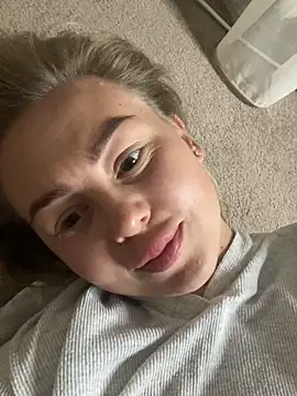 Snapshot of MartaLuna_ chatting on 09/29/25, 08:02 MartaLuna online show from 09/29/25, 08:02